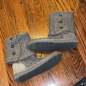 Woman’s grey cable knit Ugg size 6 - classic cardy